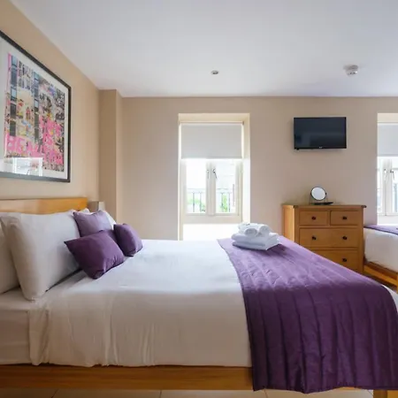 The Eyre Square Townhouse 3*