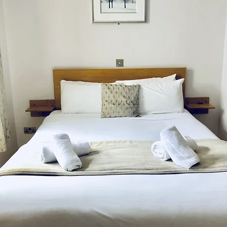 The Eyre Square Townhouse 3*