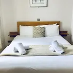 The Eyre Square Townhouse 3*