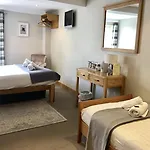 The Eyre Square Townhouse 3*