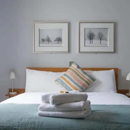 The Eyre Square Townhouse 3*