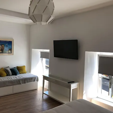 Гостевой дом The Eyre Square Townhouse 3*