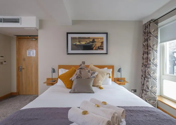 The Eyre Square Townhouse 3*