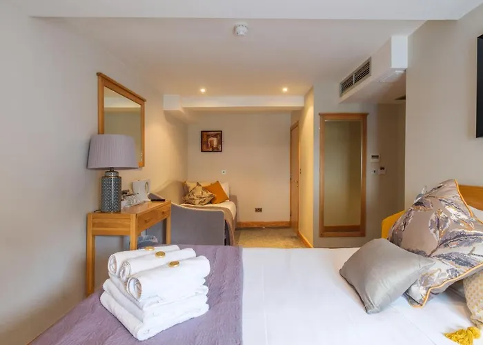 Гостевой дом The Eyre Square Townhouse 3*