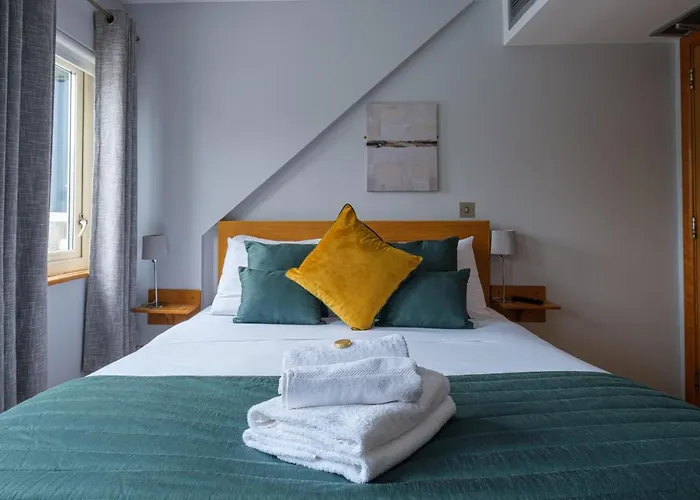 Гостевой дом The Eyre Square Townhouse 3*