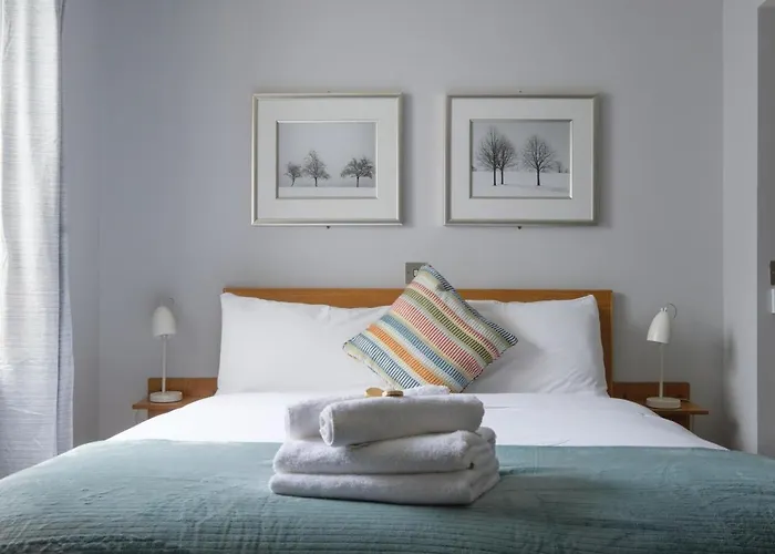 The Eyre Square Townhouse 3*