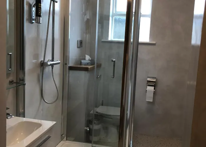 Гостевой дом The Eyre Square Townhouse Голуэй