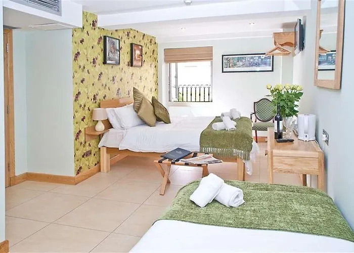 Гостевой дом The Eyre Square Townhouse Голуэй