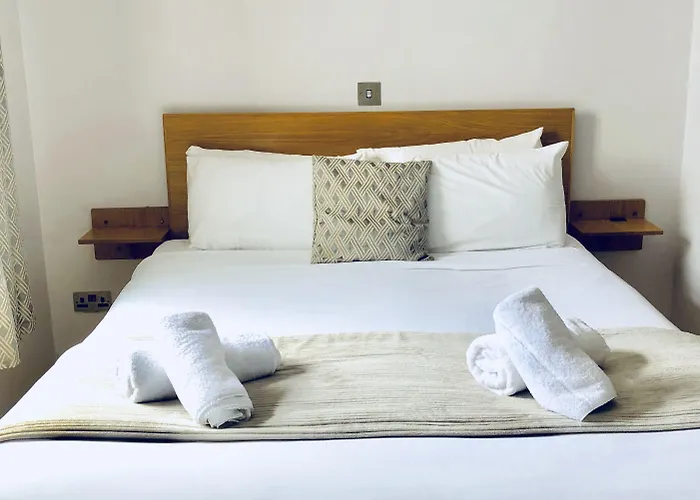 The Eyre Square Townhouse 3*