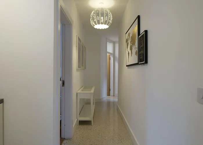 The Eyre Square Townhouse 3*